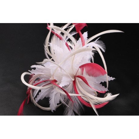 Coiffe mariée Cléa en plume écru et rouge Chapeau mariée Nyls Création